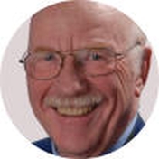 Portraitfoto zeigt Dr. Winfried Hölter